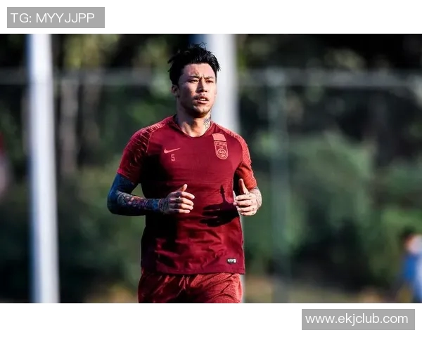 揭秘足坛妖人球星成长之路与他们如何在绿茵场绽放惊艳光芒