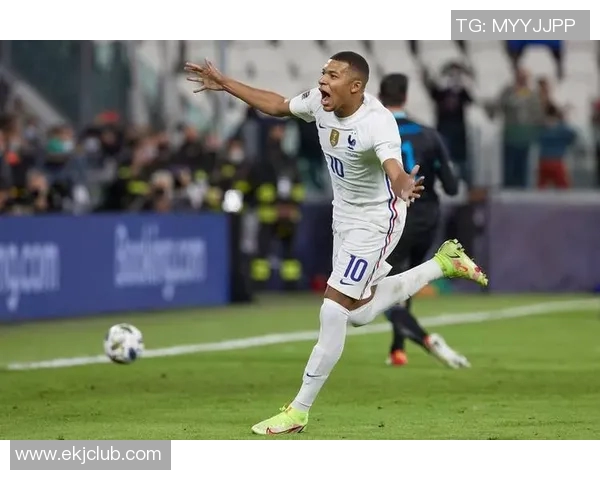 通过动作识别足球天才姆巴佩展现的独特技巧与速度 通过动作识别足球天才姆巴佩展现的独特技巧与速度