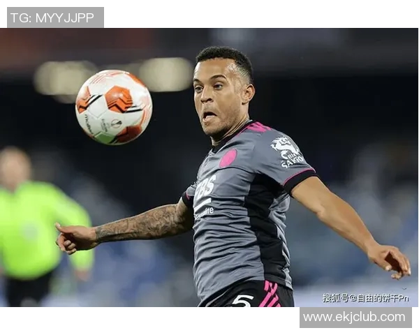 足球球星如何科学补水提升体能表现 专家解读运动员补水的重要性 足球球星如何科学补水提升体能表现 专家解读运动员补水的重要性