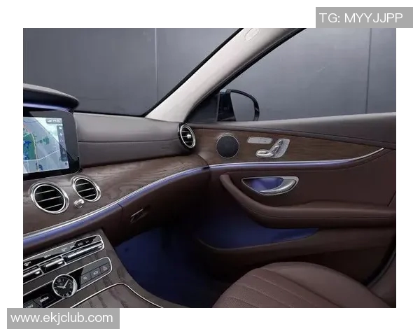 车内装饰精选足球球星摆件彰显运动激情与独特驾驶品味 车内装饰精选足球球星摆件彰显运动激情与独特驾驶品味